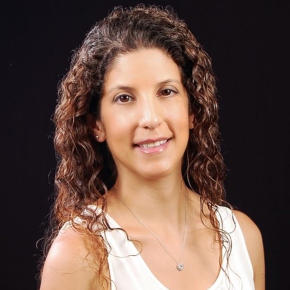 Meet your Posher, Cynthia - Picture 1 of 1